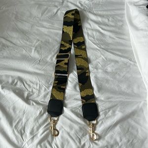 Interchangeable purse strap